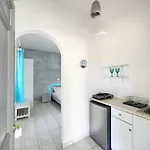 Kır Evi Zeta Chrisi Akti (Paros)