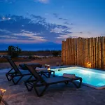 Kır Evi Zeta Chrisi Akti (Paros)